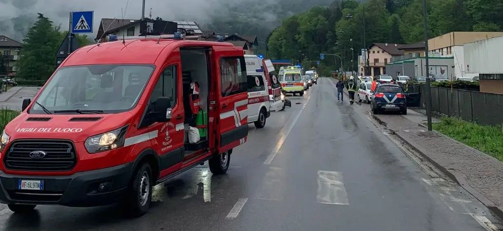 Tamponamento fra due auto: due persone trasferite in ospedale